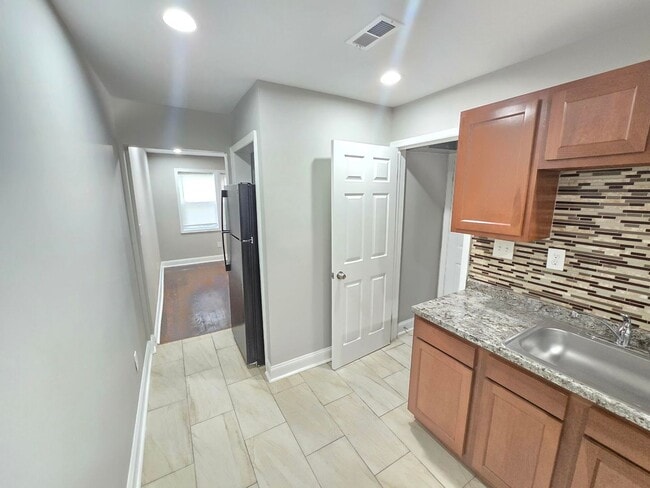 Building Photo - Beautiful 2BR 1BT town home located in Dundalk.