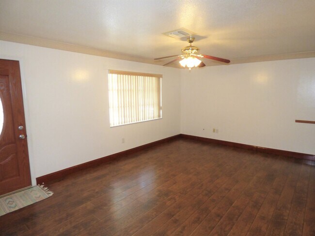 Building Photo - 1358 Arrow St