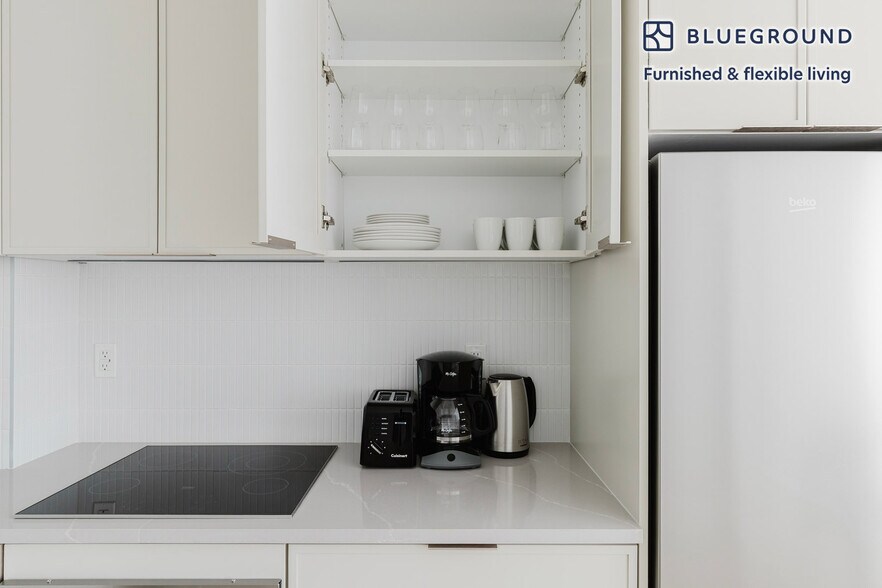 Building Photo - 150 Lawrence St