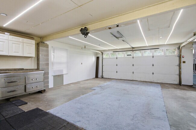 Building Photo - 8885 Cardwell St