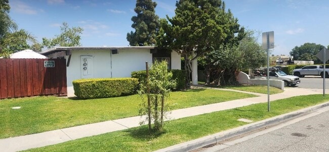 Building Photo - 100 Clearbrook Ln
