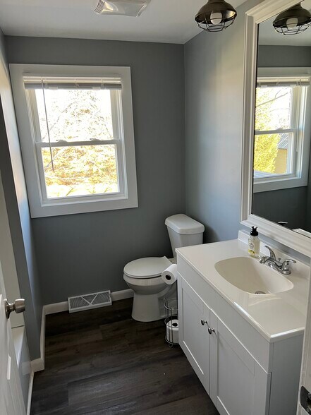 Building Photo - 625 W Omar St