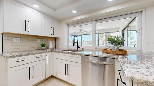 Building Photo - 6380 3rd Palm Point