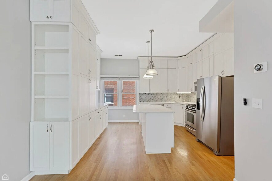 Building Photo - 855 W Erie St