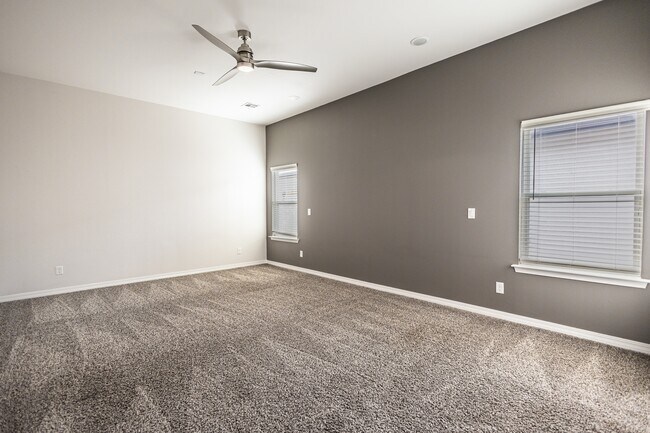 Building Photo - 14852 Mike a Mendoza Ave