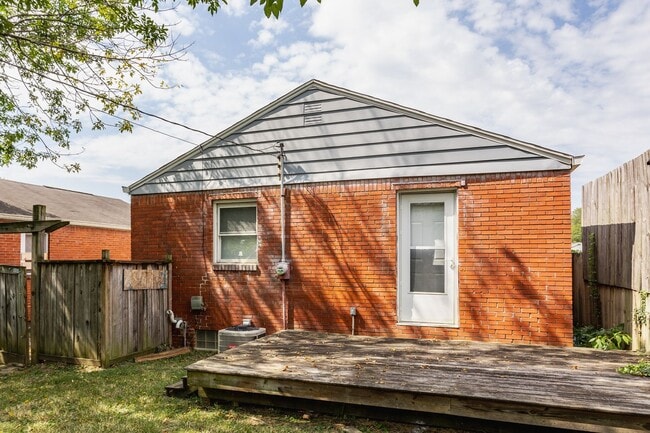 Building Photo - AVOID SCAMMERS!! WE DO NOT POST ON CRAIGSLIST!! Charming 2 Bedroom, 1 Bath brick home a block fro...