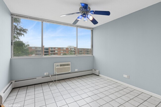 Building Photo - 2200 S Stewart Ave