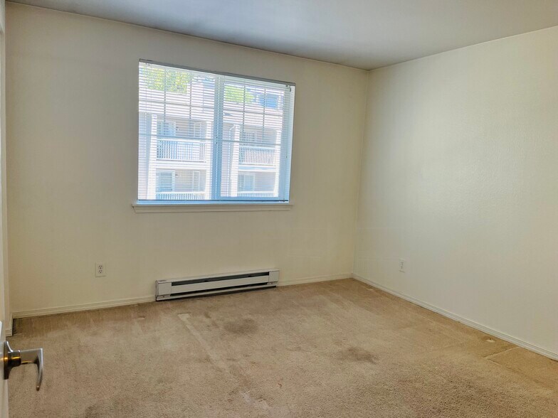 Building Photo - 1144 N 198th St