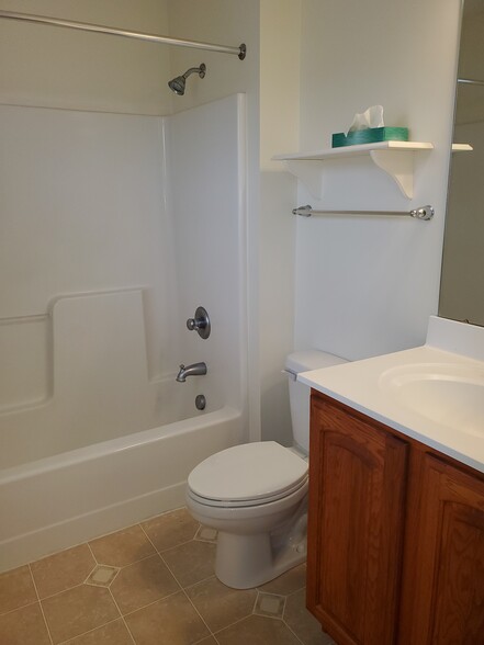 Upstairs bathroom - 509 Garden Way