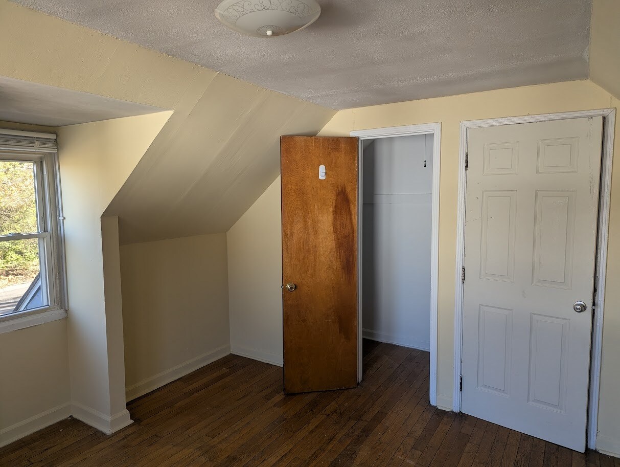 Building Photo - 4081 Clifton Ave