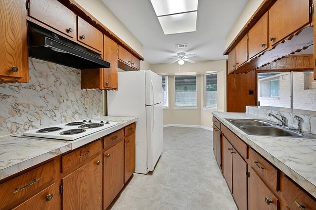 Building Photo - 10026 Kirkglen Dr