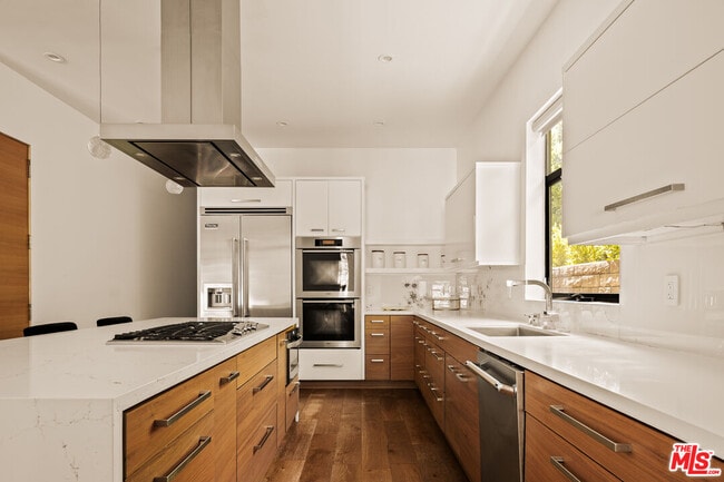 Building Photo - 5062 Woodley Ave