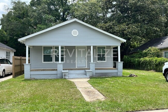 Primary Photo - **Coming Soon** Beautiful Renovated 3 Bedr...