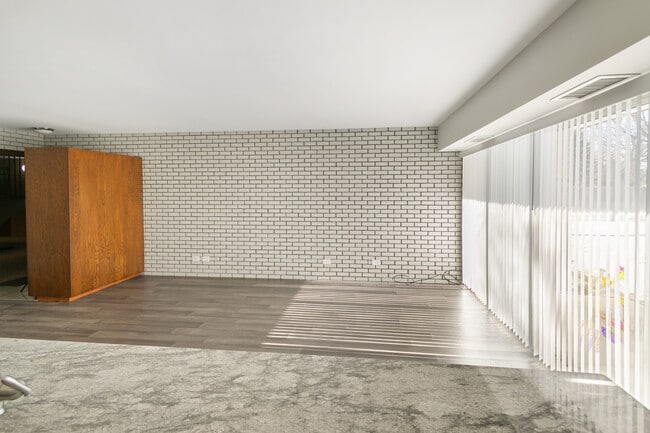 Building Photo - 318 Walker Ave