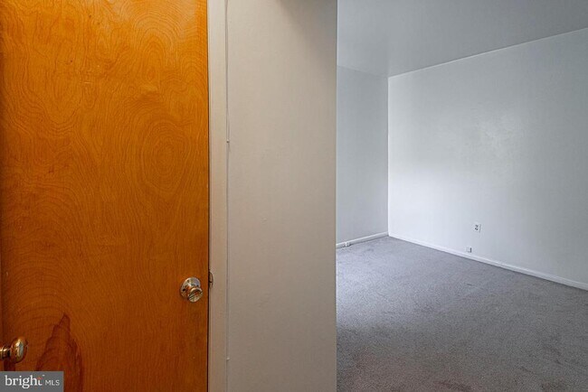 Building Photo - 619 S 19th St