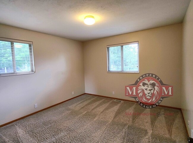 Building Photo - 5 BD 3 BA 2900 sq ft HOME IN DRAPER.