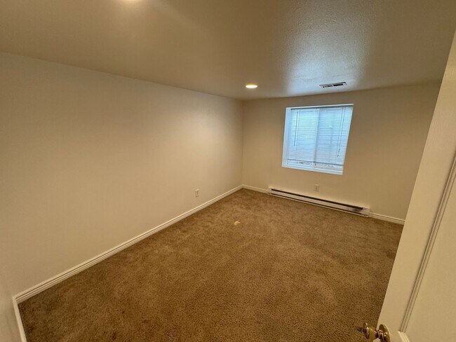Building Photo - LEASING! Available June 30th