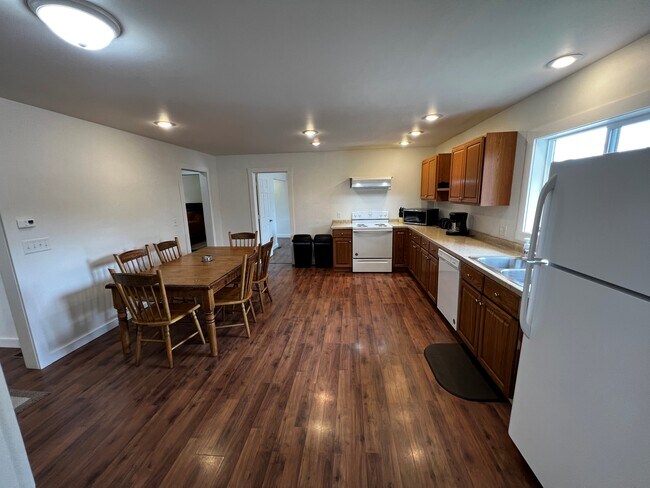 Building Photo - 9197 Cty J-Unit A