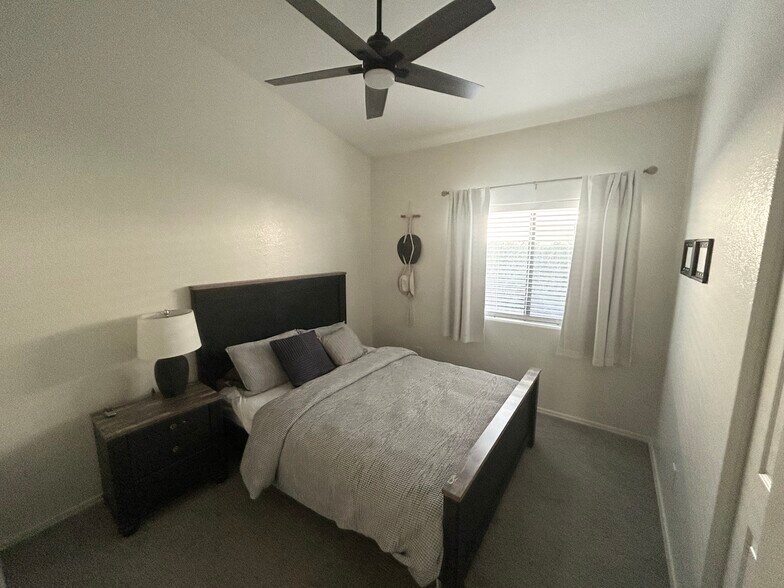 Building Photo - 17040 N 43rd Pl