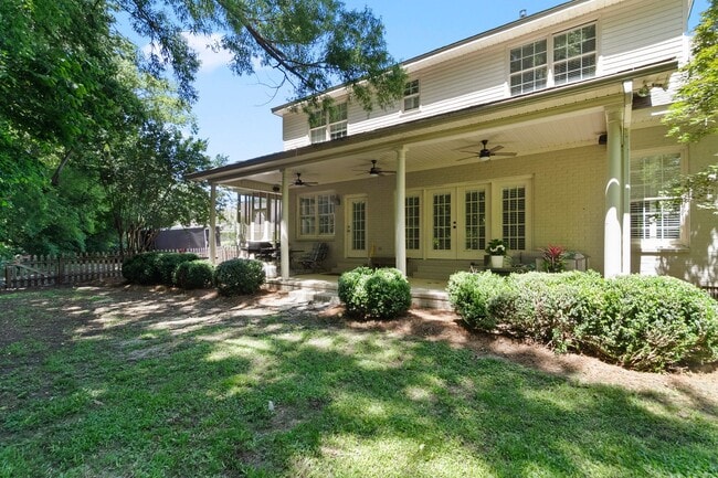 Building Photo - Beautiful 5 Bed 3.5 Bath Home! Available Summer 2026! Book Your Tour Today!