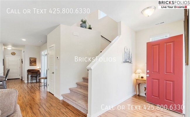 Building Photo - Elevate Your Lifestyle in the Heart of Puy...