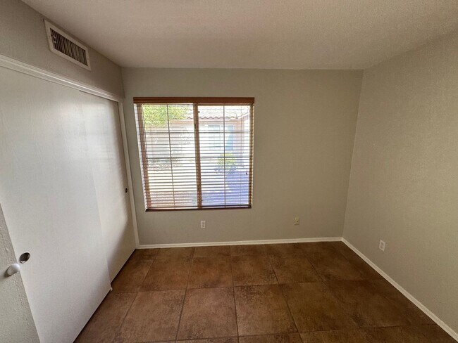 Building Photo - 3 Bedroom - 2 Bath - 1515 Sq. Ft. - in Gil...