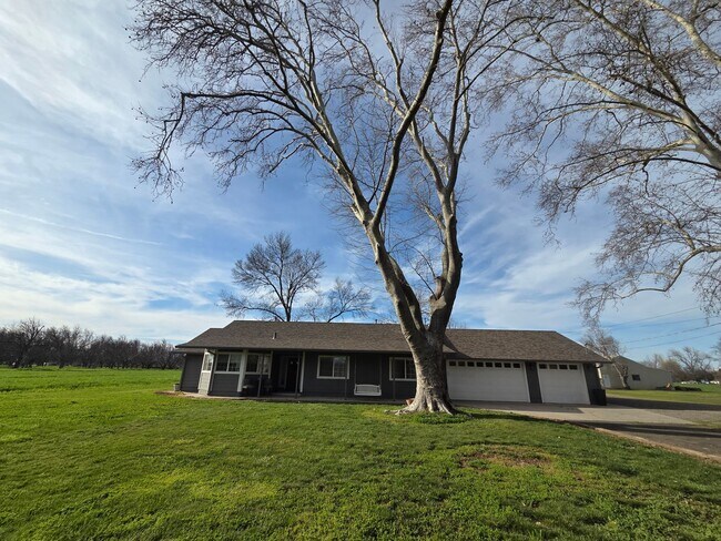 Building Photo - Country Style Living in this Charming Home in Anderson