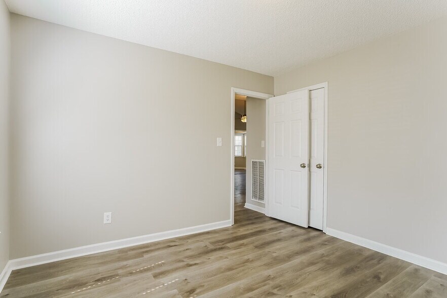 Building Photo - 1432 Smokey Mountain Dr