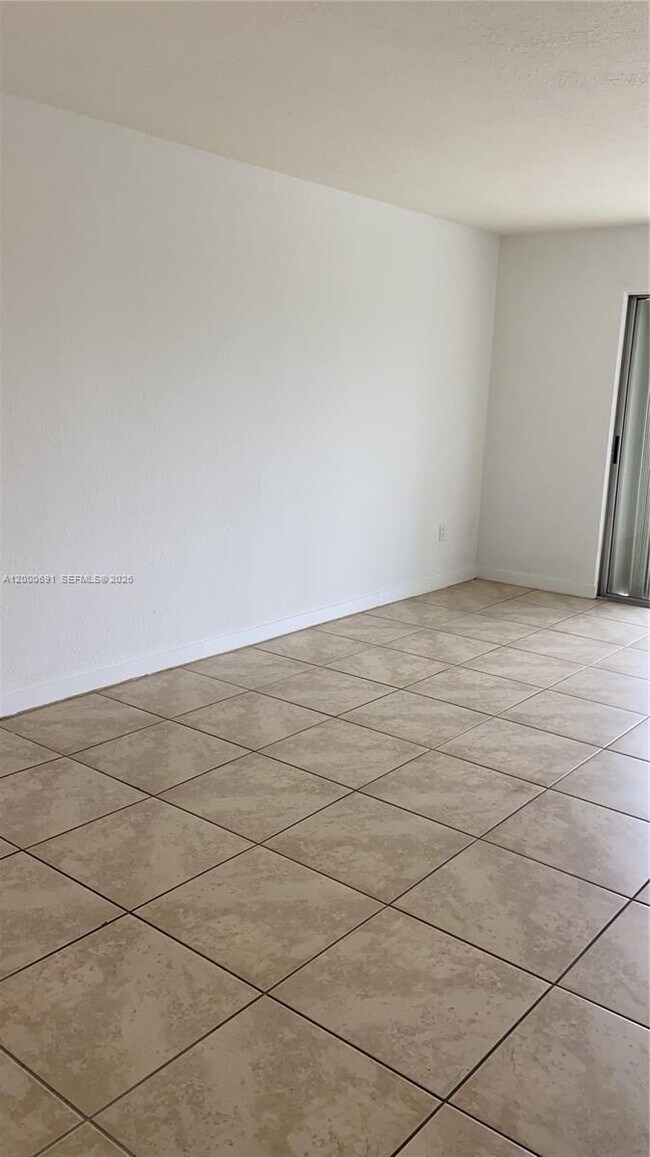 Building Photo - 15201 NE 6th Ave