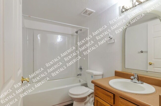 Building Photo - 1009 E Halcyon Rd