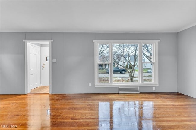 Building Photo - 11816 Marne Ave