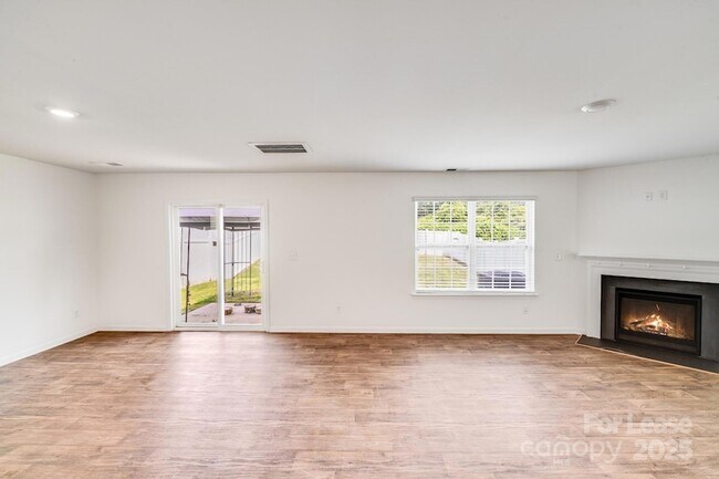 Building Photo - 3255 Winesap Dr