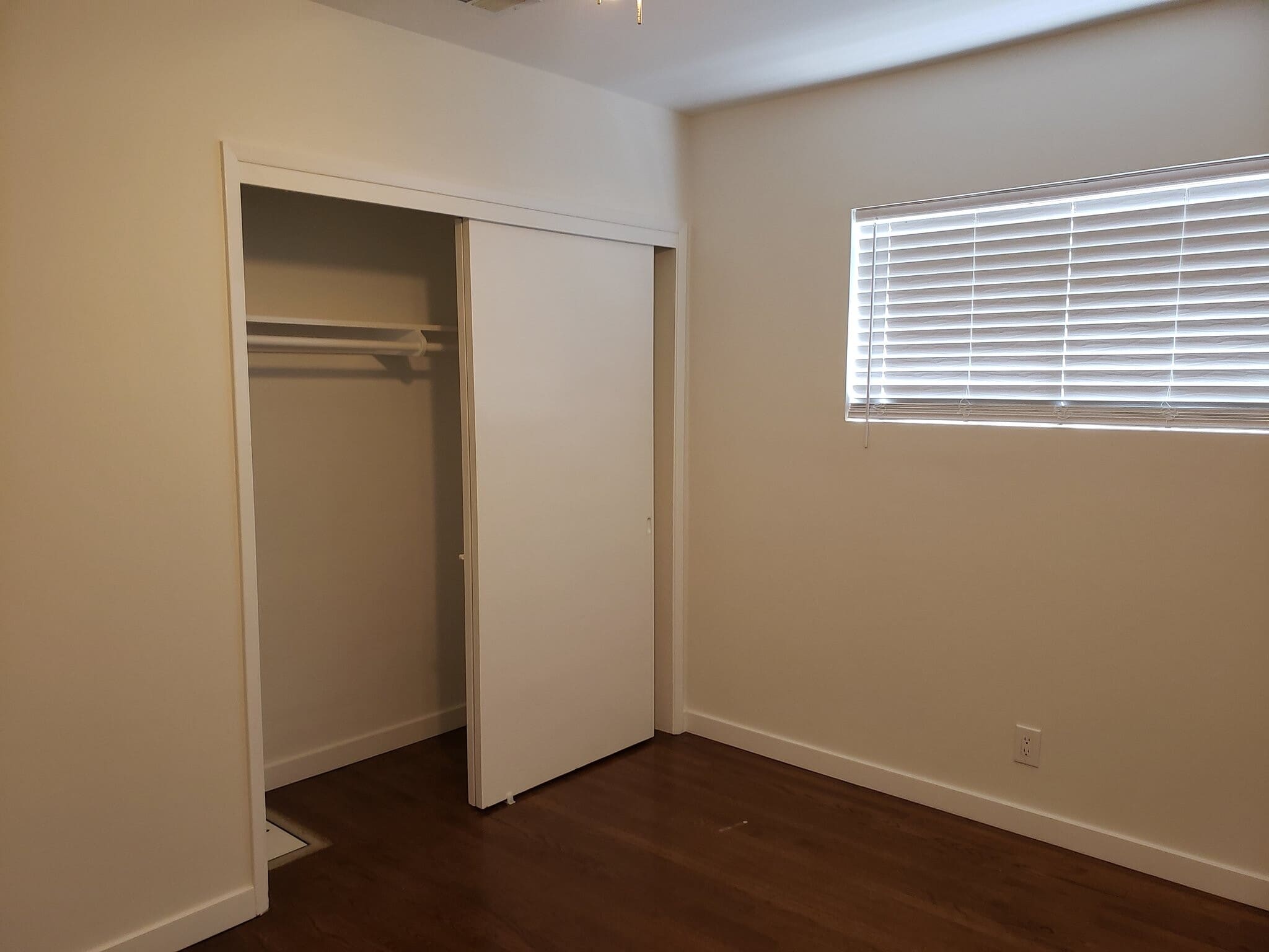 Building Photo - 302 N Ventura St