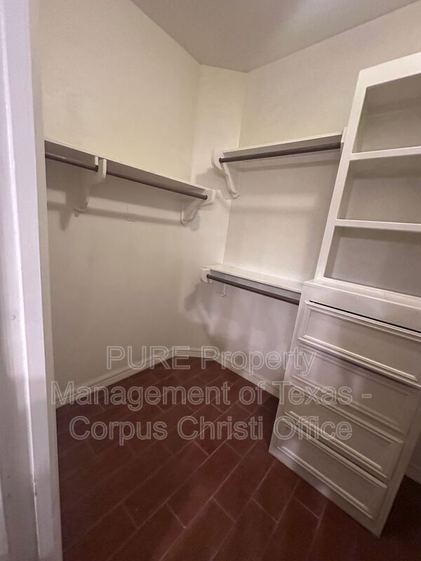 Building Photo - 6902 Anastasia Dr