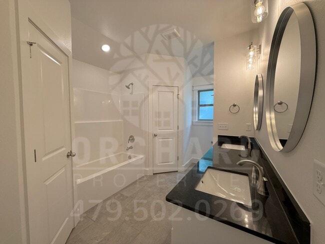 Building Photo - Bella Vista Single-Family Home- 2 Bed/ 2 B...