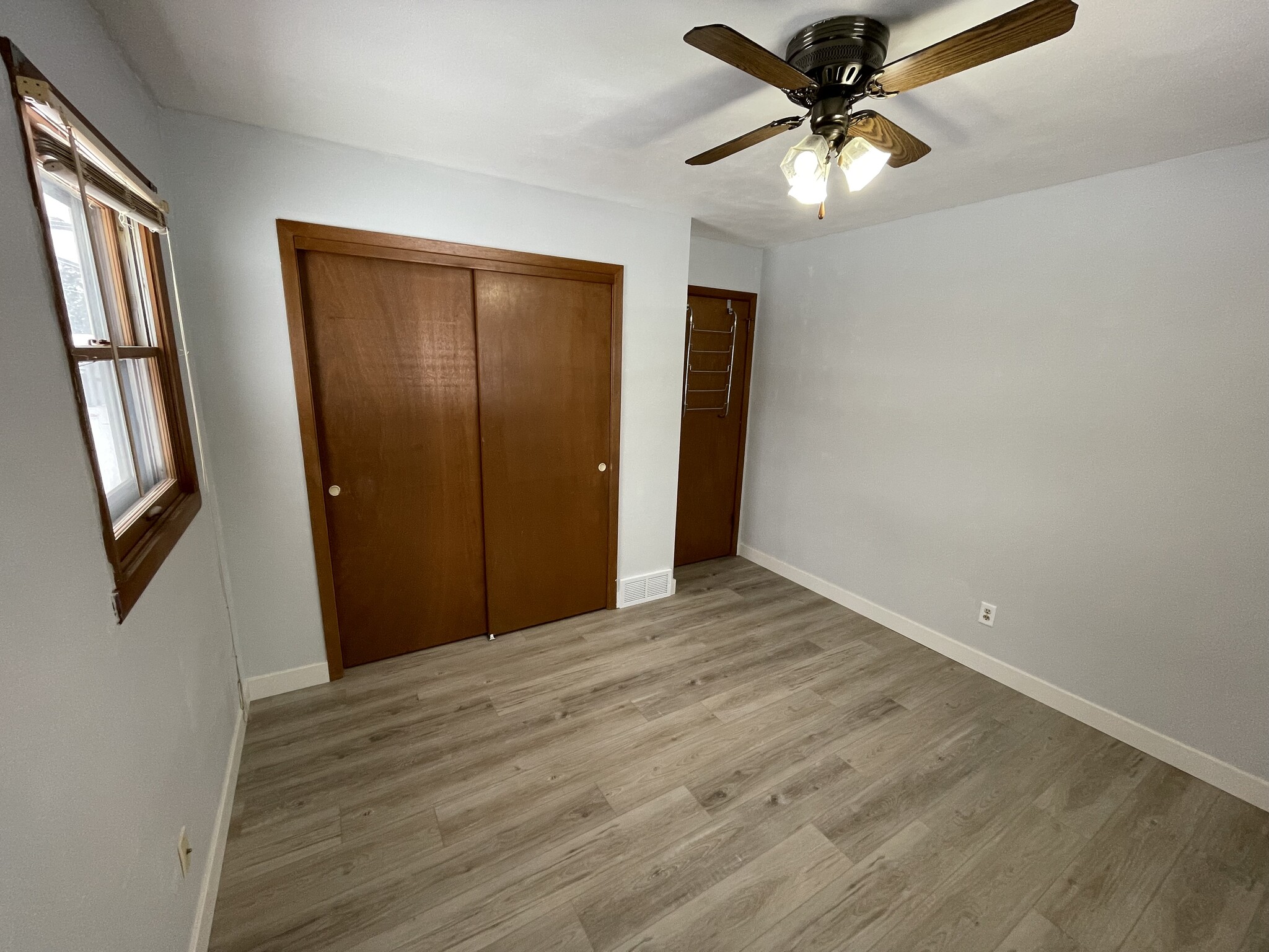 Building Photo - 1210 Woodridge Dr