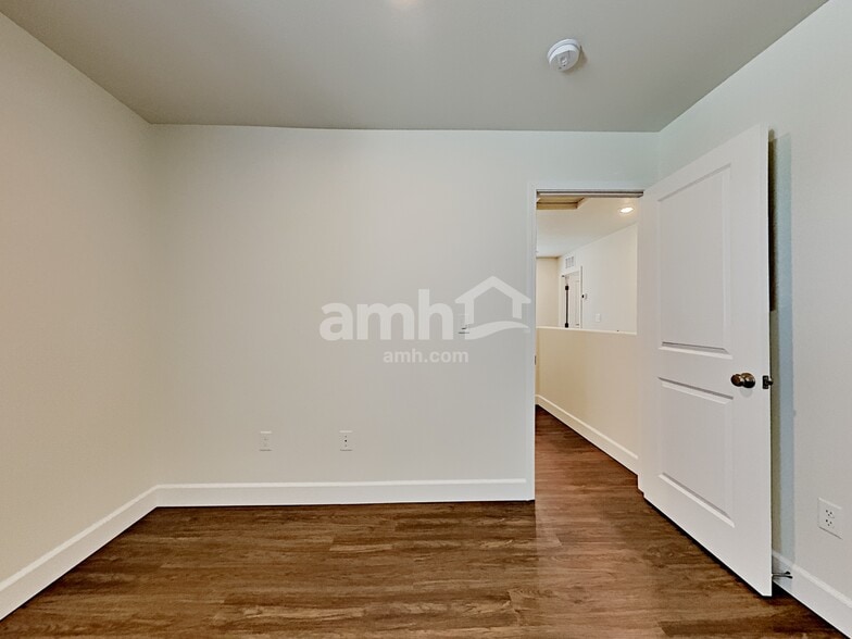 Building Photo - 4737 Tire Swing St