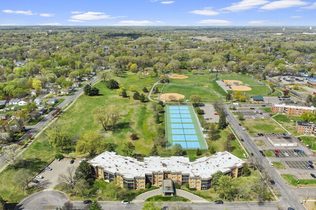 Building Photo - 3200 Virginia Ave S