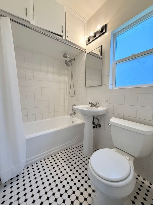 Building Photo - North Park 2/2+ Bonus room, garage and rea...