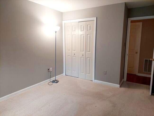 Building Photo - 3800 Sunnyfield Ct