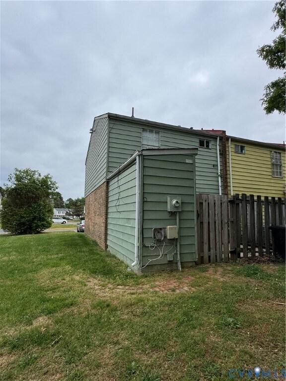 Building Photo - 419 Roxana Rd