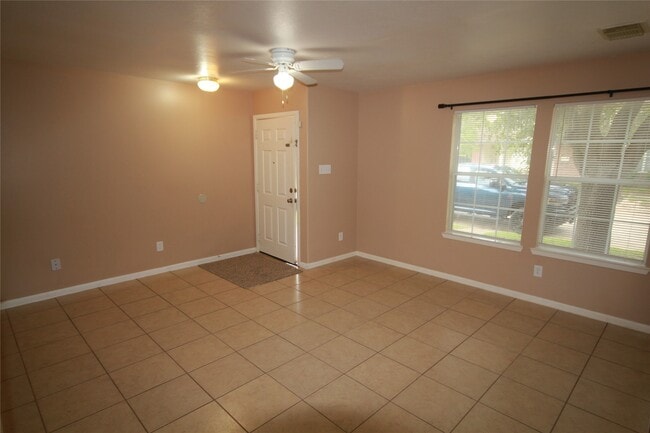 Building Photo - 6418 Mountain Pines Ln