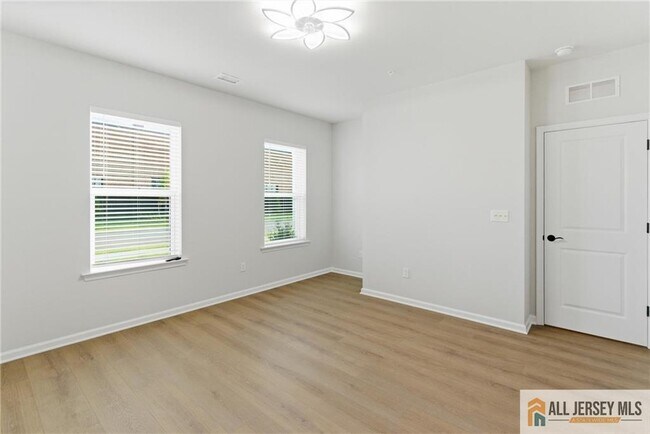 Building Photo - 4 Barton Ave