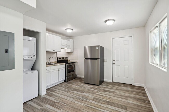 Building Photo - 619 Oliver St NW