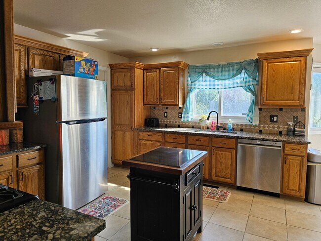 Building Photo - 5503 Bluff Pl