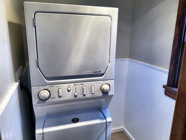 Building Photo - 1045 S Pitt St