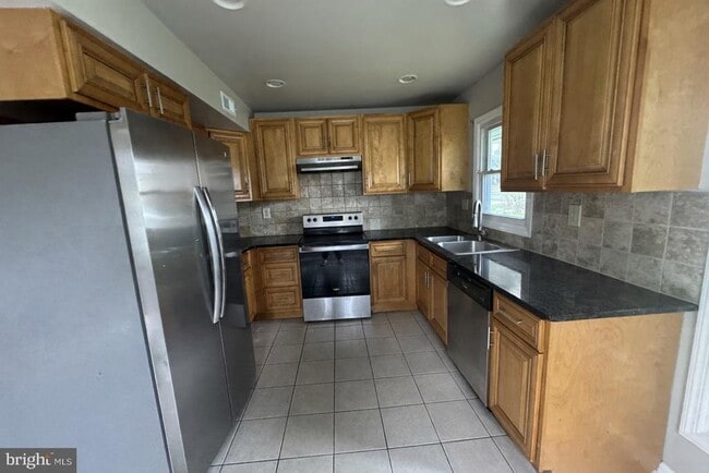 Building Photo - 75 Mainbridge Ln