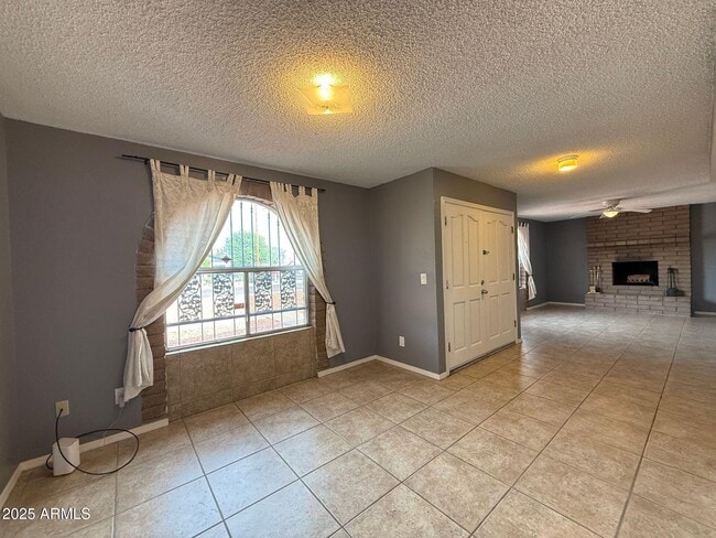 Building Photo - 2535 E Maryland Dr