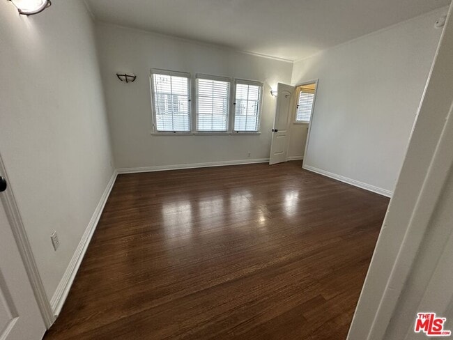 Building Photo - 147 N Orange Dr