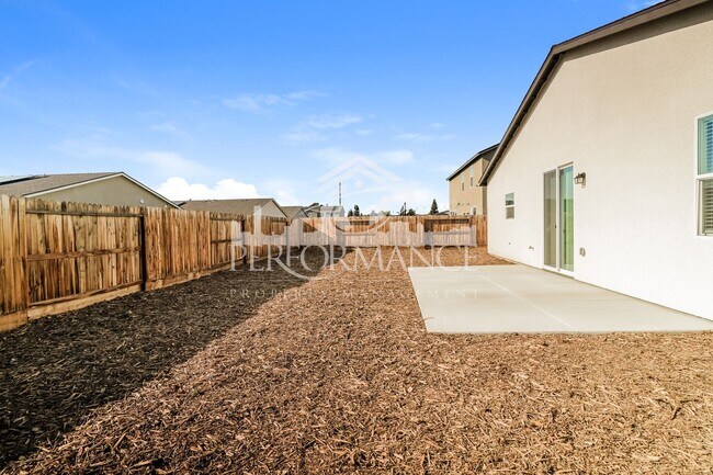 Building Photo - Stunning 4 Bed/3 Bath SW Bakersfield Home w/ Paid Solar and $0 Deposit Option